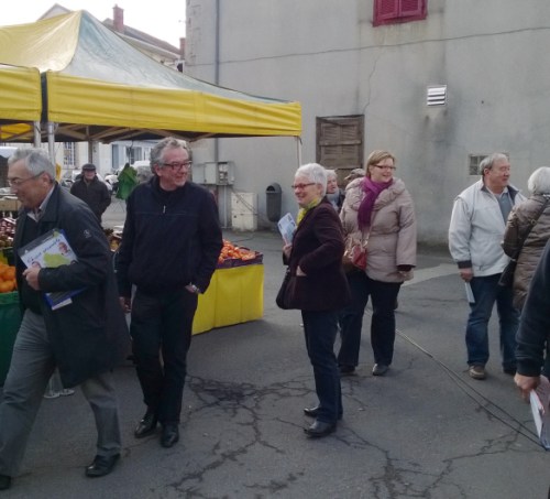 Patrick Besseyre mène la marche d'un pas décidé.